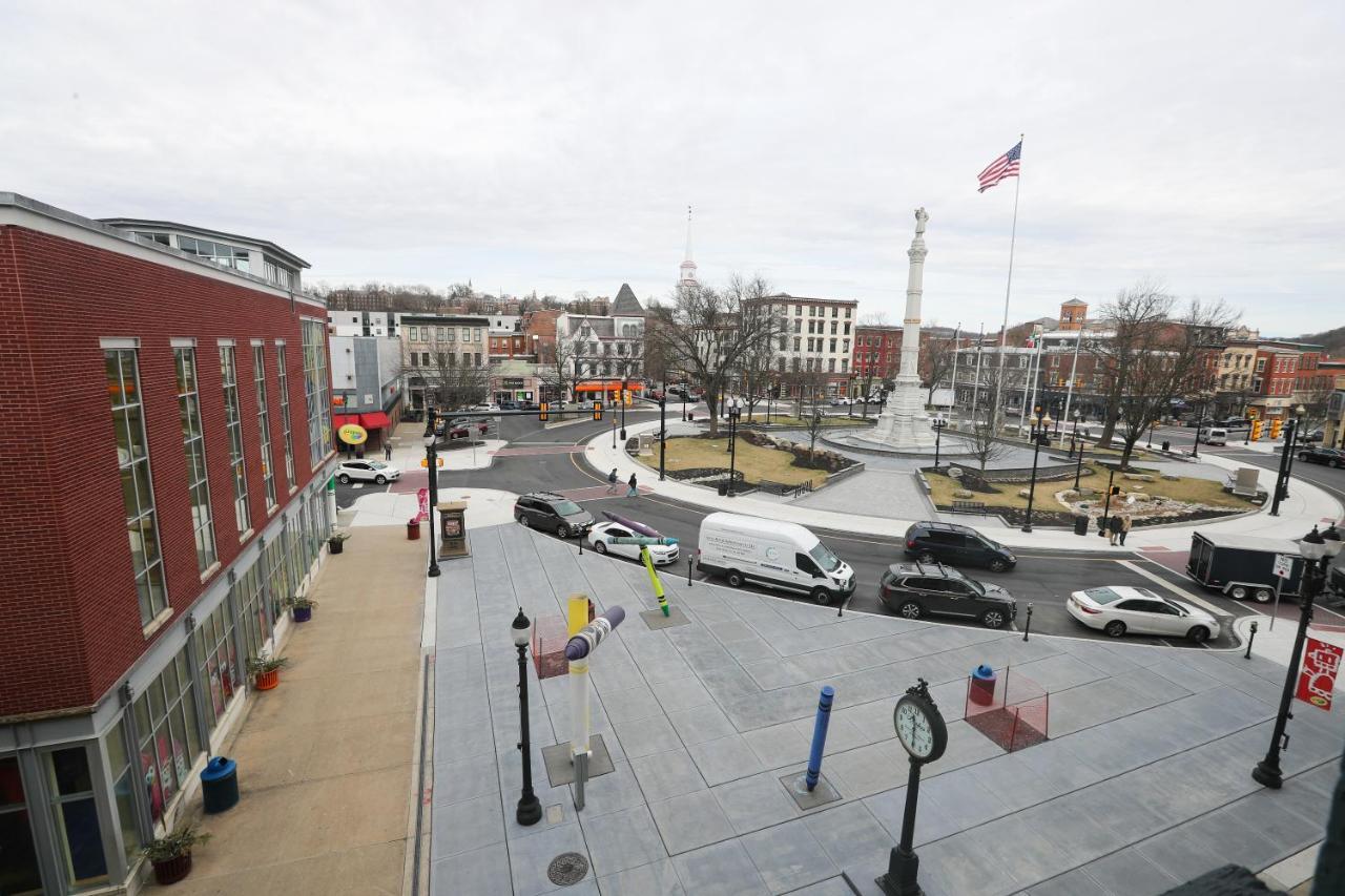 Downtown Easton Apartment Bagian luar foto